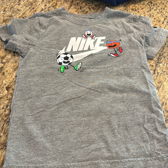 Lot of short sleeve T shirts - Picture 2 of 9